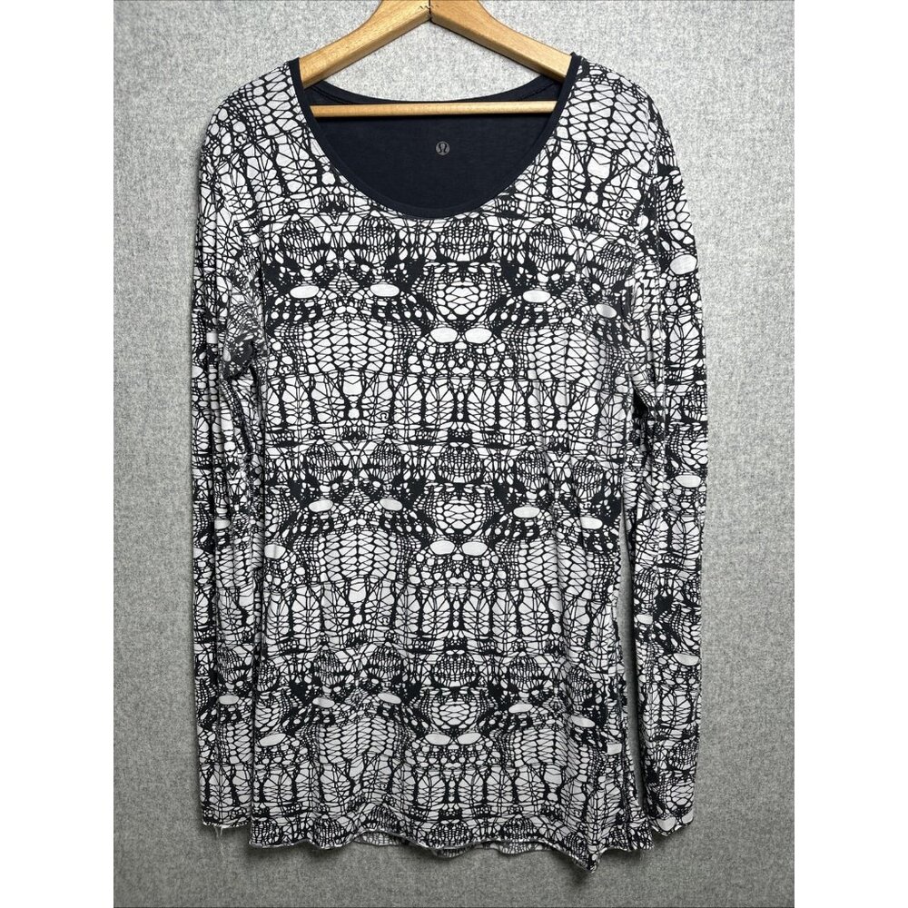 Lululemon Reversible Black White Glacier Lace‎ Print Long Sleeve Tee Top Womens